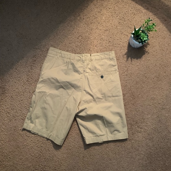 H&M Essential Flat Front Chino Khaki Summer Short Preppy Classic Style - Picture 4 of 4